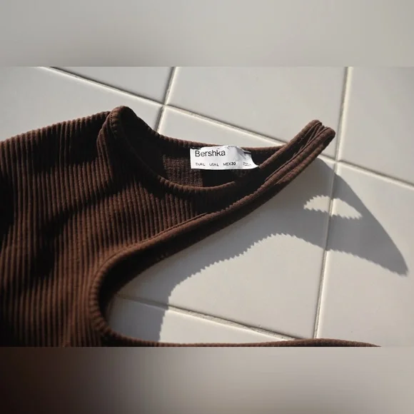 Bershka Dark Brown Asymmetrical Long Sleeve Crop Top Size Large Modern Y2K - Picture 2 of 6